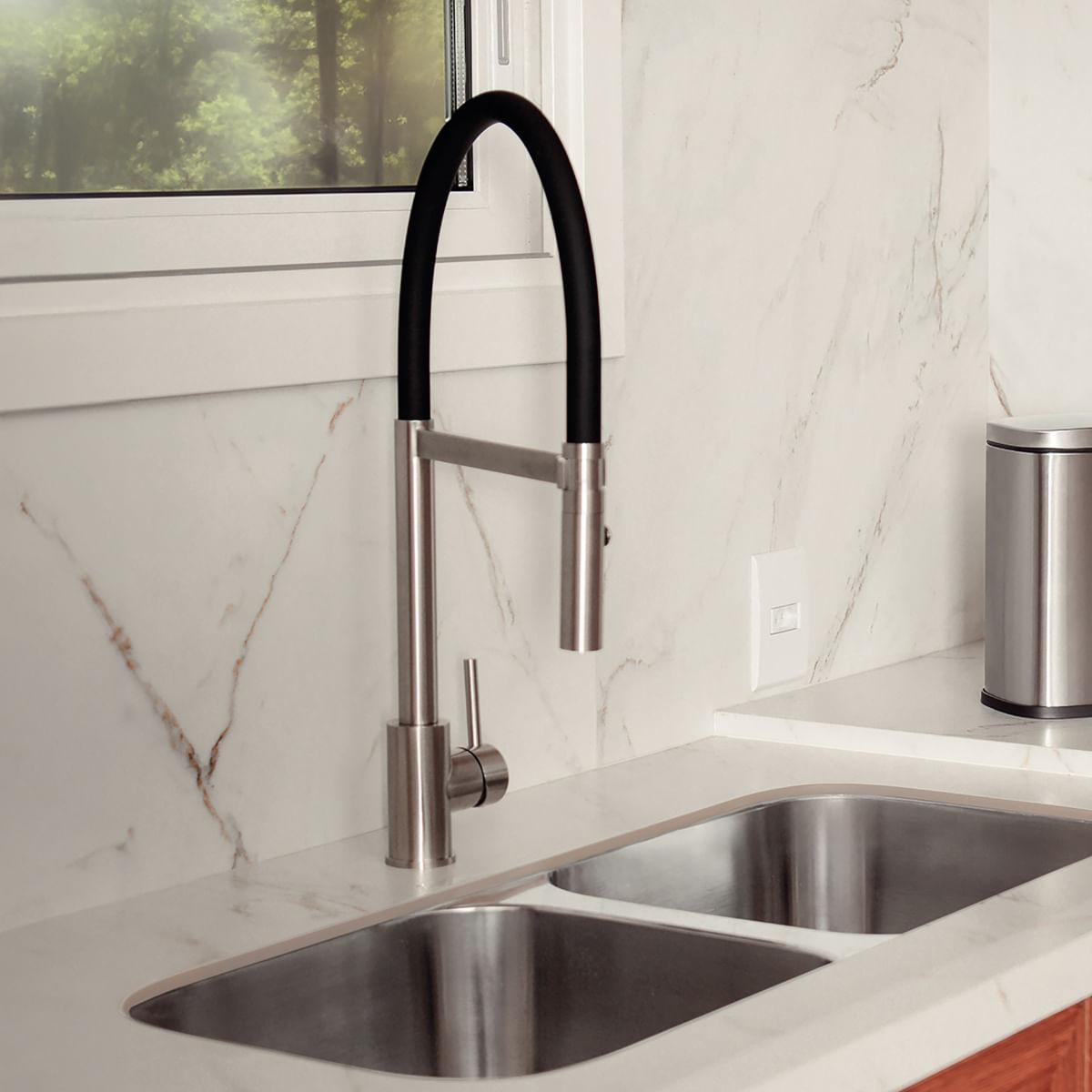 Misturador Monocomando Versatile Black em Aço Inox com Mangueira de Silicone Preto