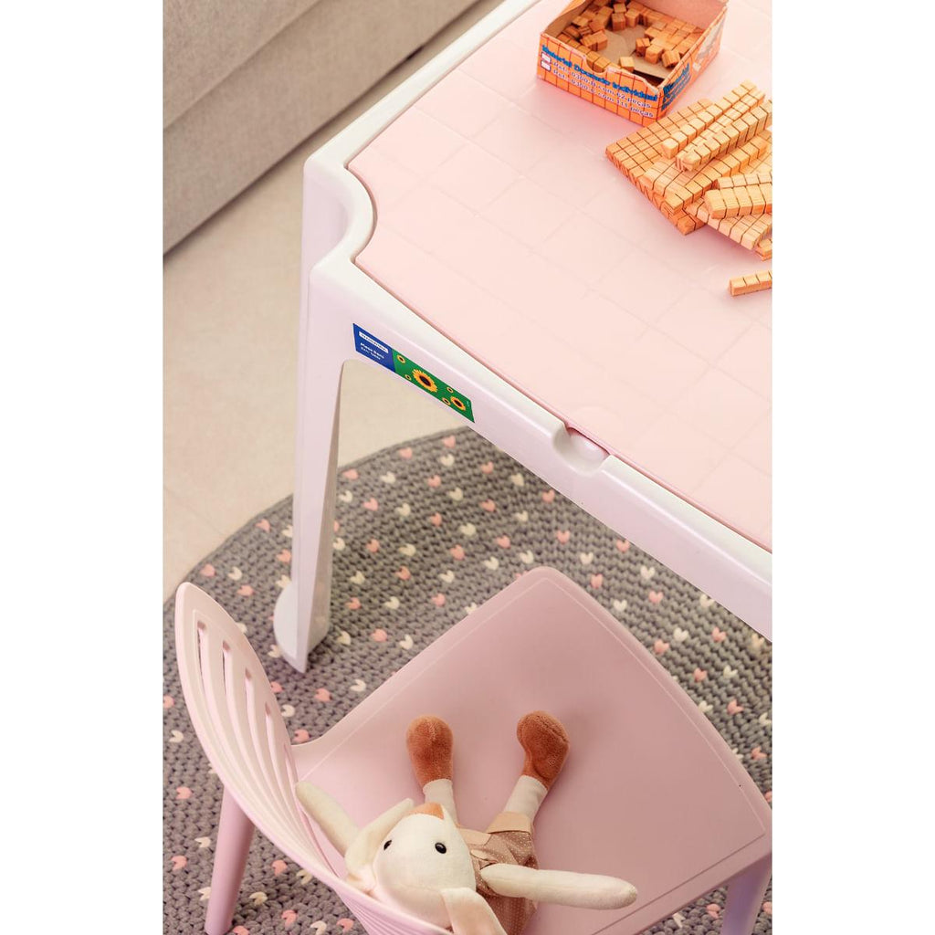 Conjunto Infantil de Mesa e Cadeira Tramontina Beni Rosa em Polipropileno com Quadro de Atividades
